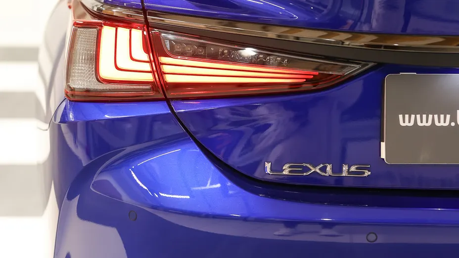 LEXUS ES ES 300h F Sport Design