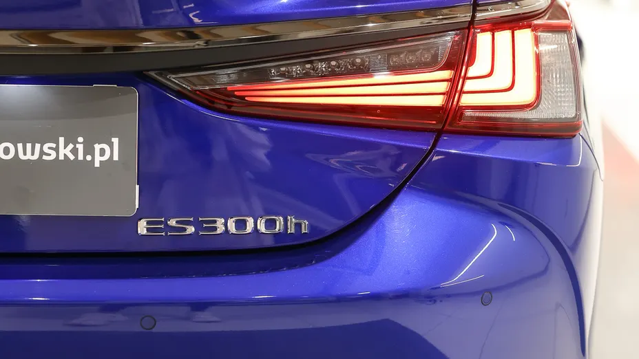 LEXUS ES ES 300h F Sport Design