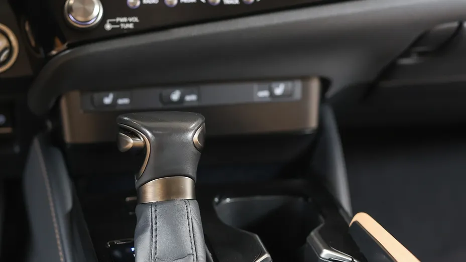 LEXUS ES ES 300h F Sport Design