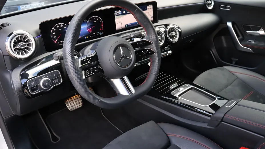 MERCEDES-BENZ A Klasa A 200 AMG Line 7G-DCT