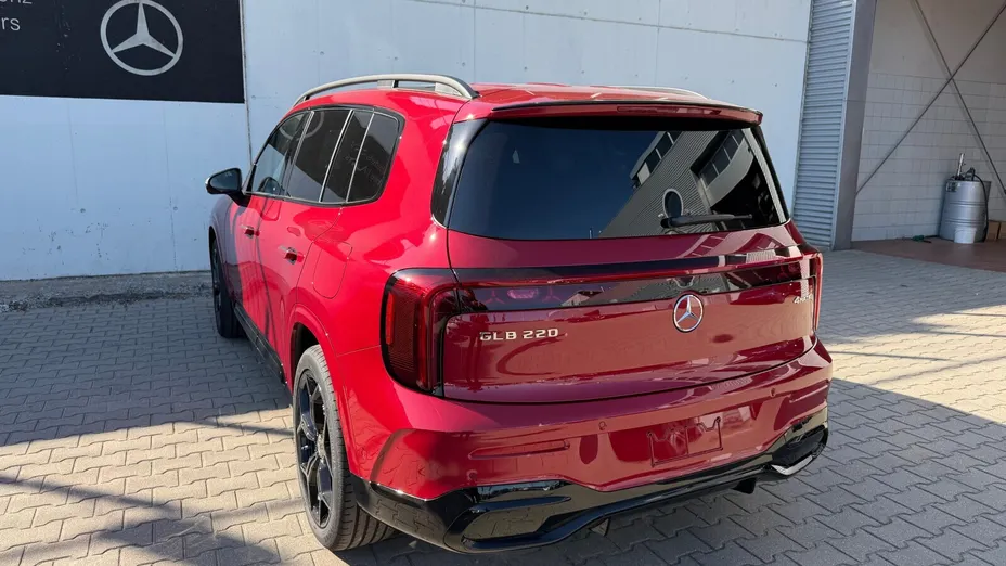 MERCEDES-BENZ GLB -