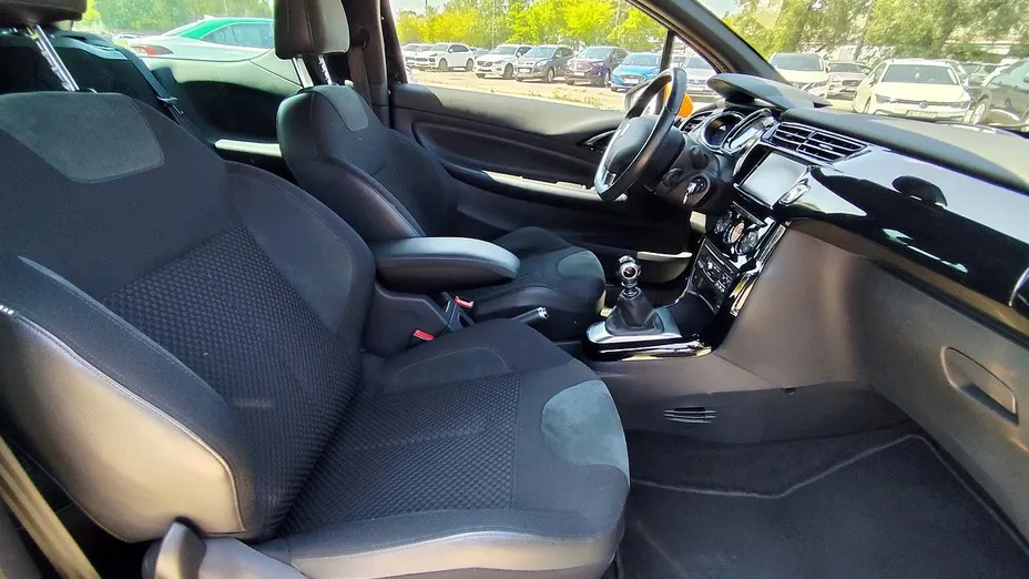 CITROEN DS3 -