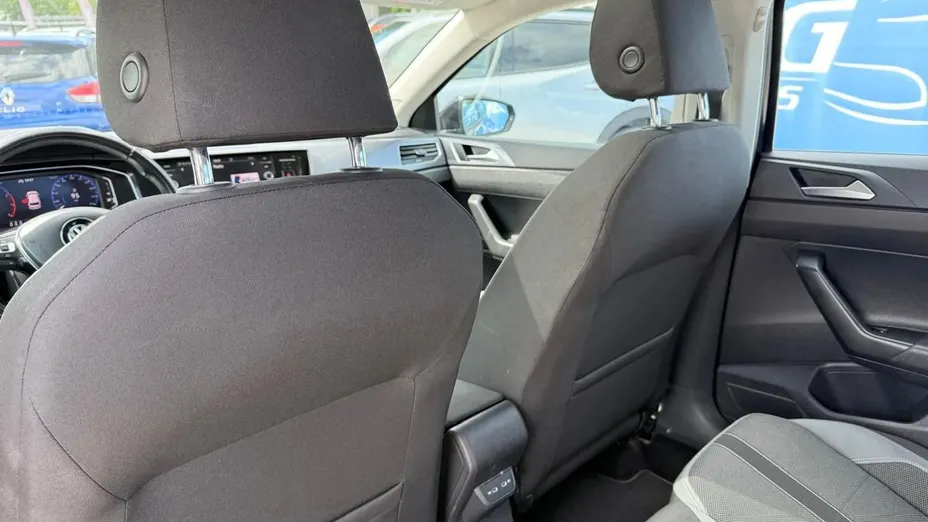 VOLKSWAGEN Polo -
