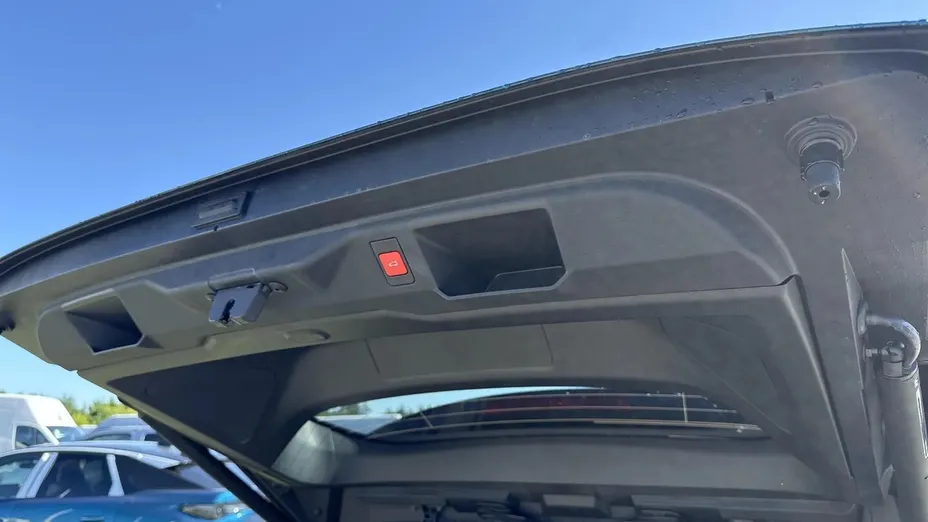 PEUGEOT 5008 5008 1.2 PureTech mHEV GT Exclusive S&S e-DCS6 Nowy