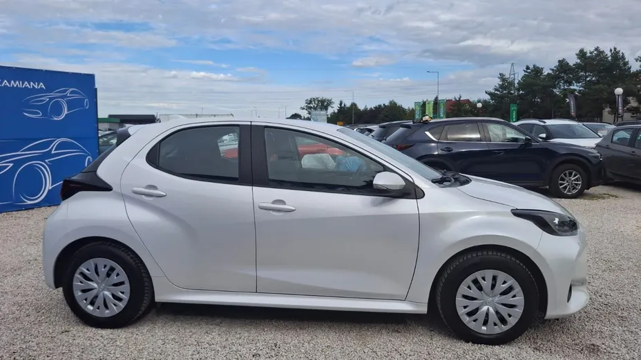 TOYOTA Yaris -