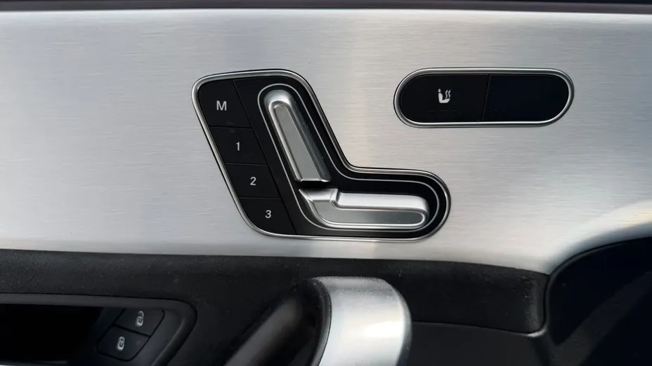 MERCEDES-BENZ CLA -