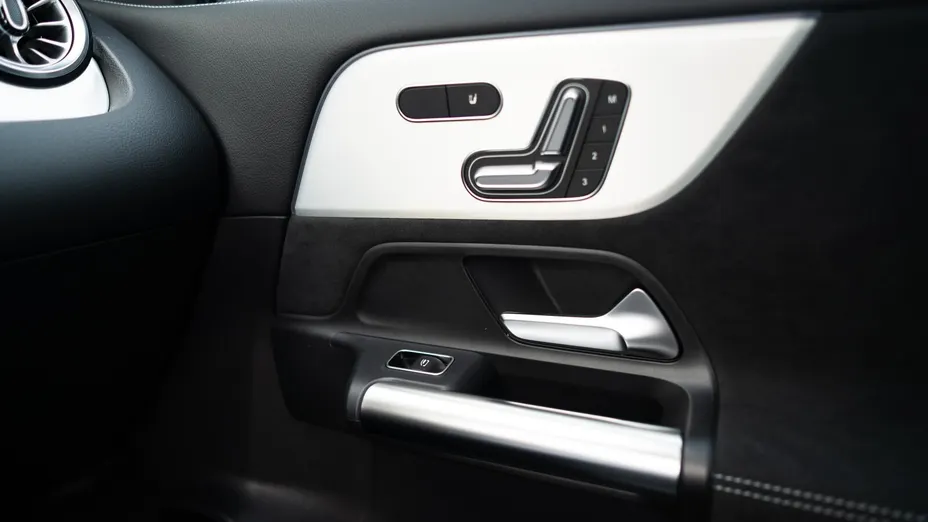 MERCEDES-BENZ GLA GLA 200 mHEV AMG Line 7G-DCT