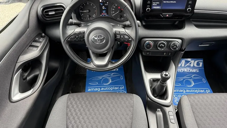 TOYOTA Yaris -