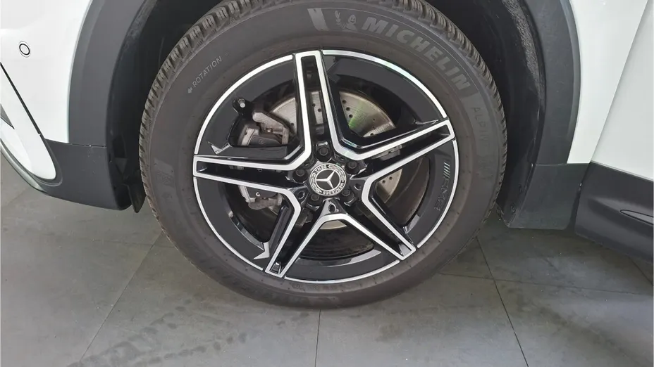 MERCEDES-BENZ GLB GLB 200 d 4-Matic AMG Line 8G-DCT