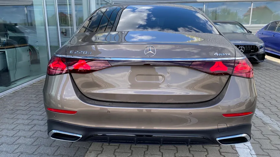 MERCEDES-BENZ E Klasa E 220 d mHEV 4-Matic AMG 9G-Tronic