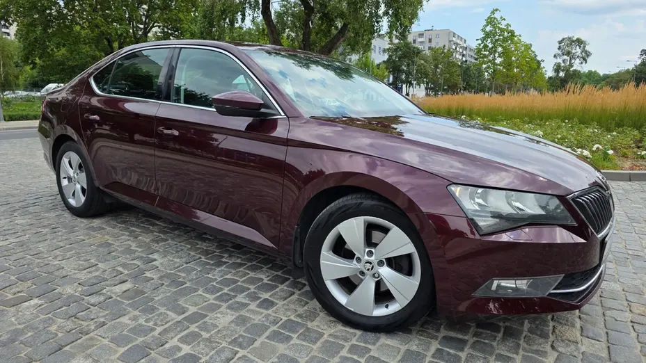 SKODA Superb -