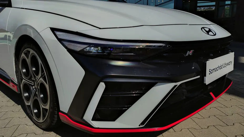 HYUNDAI Elantra -