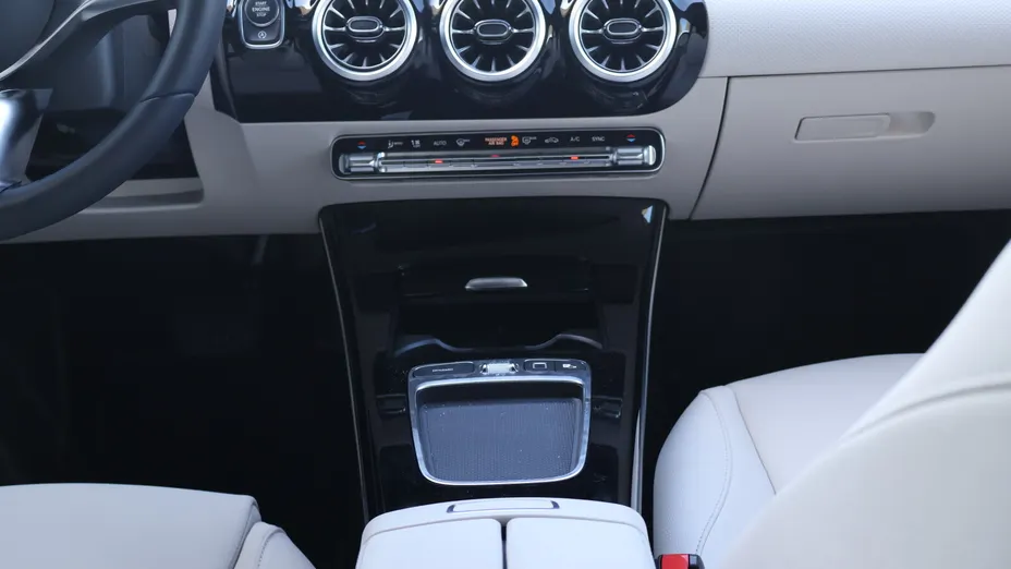 MERCEDES-BENZ A Klasa A 220 4-Matic Progressive 8G-DCT