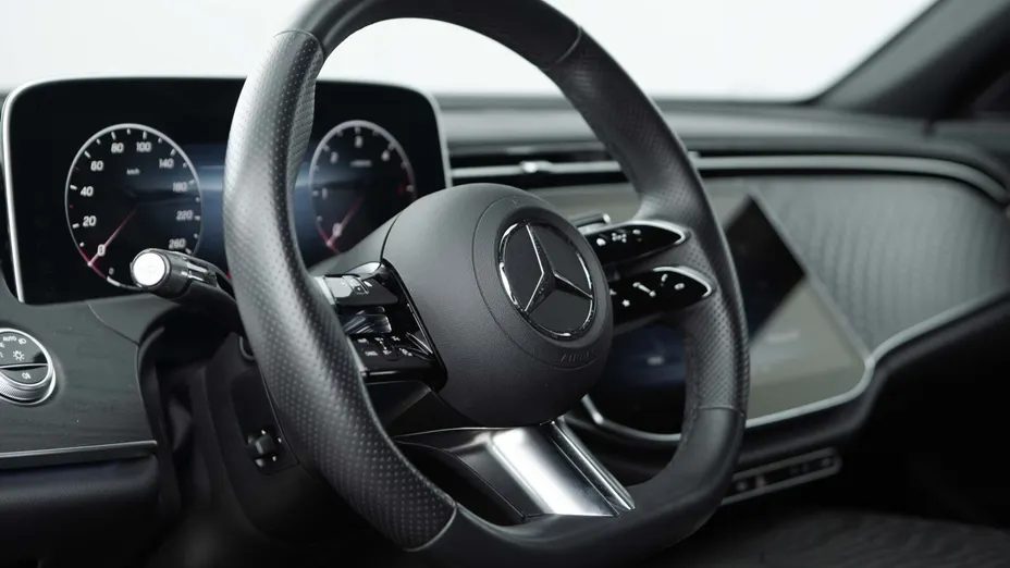 MERCEDES-BENZ E Klasa E 220 d mHEV 4-Matic AMG 9G-Tronic