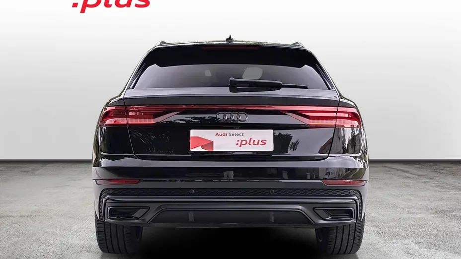 AUDI Q8 -