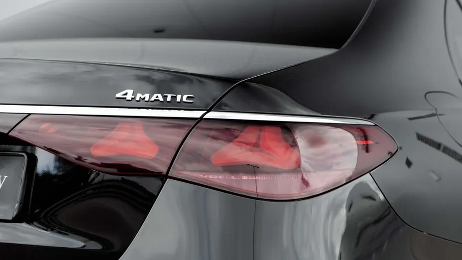 MERCEDES-BENZ E Klasa E 220 d mHEV 4-Matic AMG 9G-Tronic