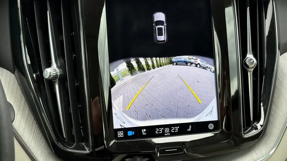 VOLVO XC60 XC60 B4 D AWD Plus Dark aut