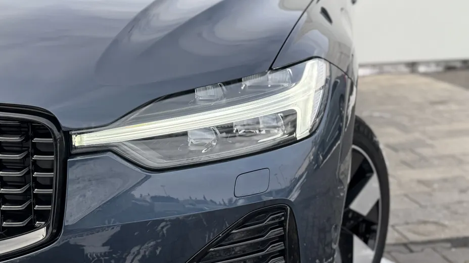 VOLVO XC60 XC60 T6 Plug-In Hybrid AWD Ultra Dark aut