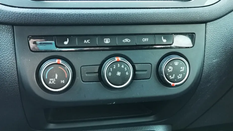 VOLKSWAGEN Tiguan -