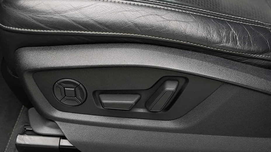 AUDI Q8 -