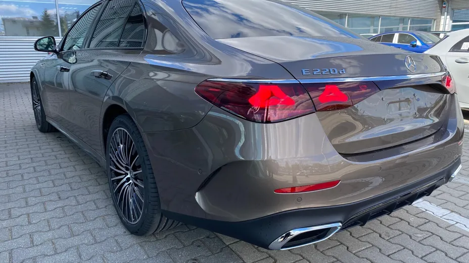 MERCEDES-BENZ E Klasa E 220 d mHEV 4-Matic AMG 9G-Tronic