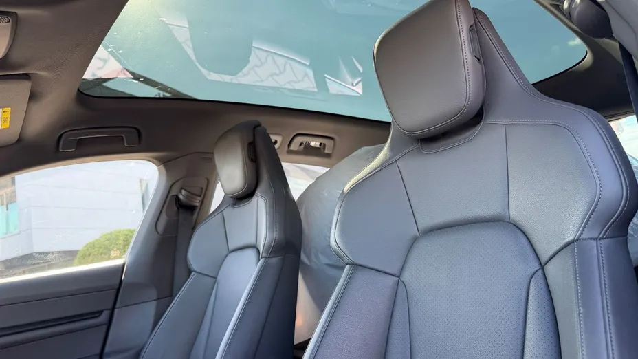 PORSCHE Taycan -