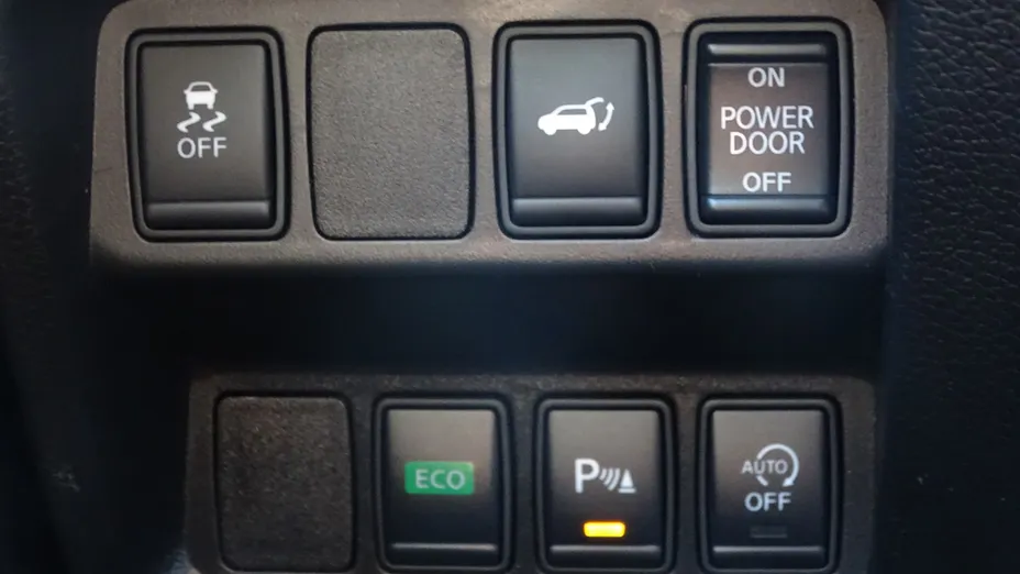 NISSAN X-Trail -