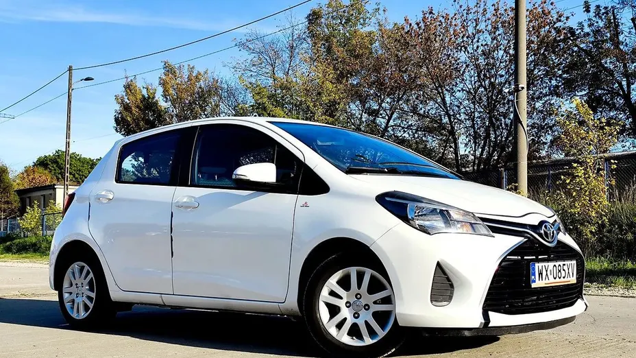 TOYOTA Yaris -