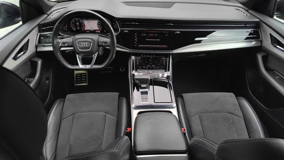 AUDI Q8 -