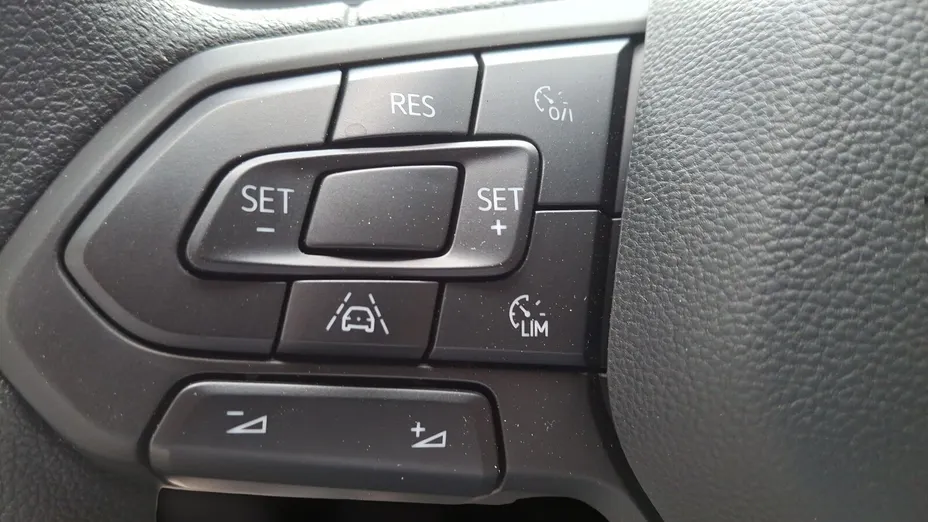 VOLKSWAGEN Transporter Transporter Kombi TDI L2H1 M1 Nowy
