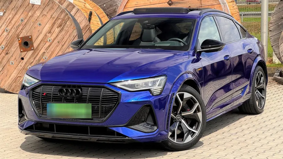 AUDI e-tron Sportback -