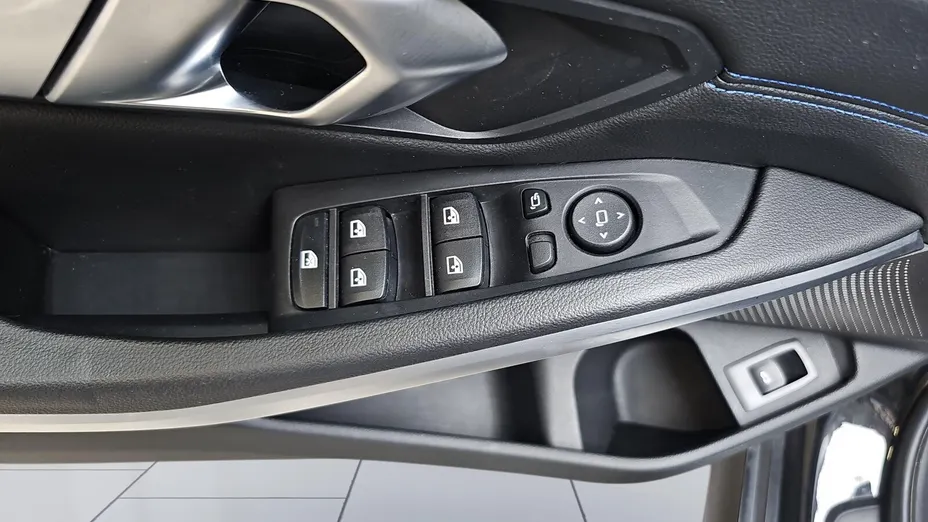 BMW Seria 3 330i aut