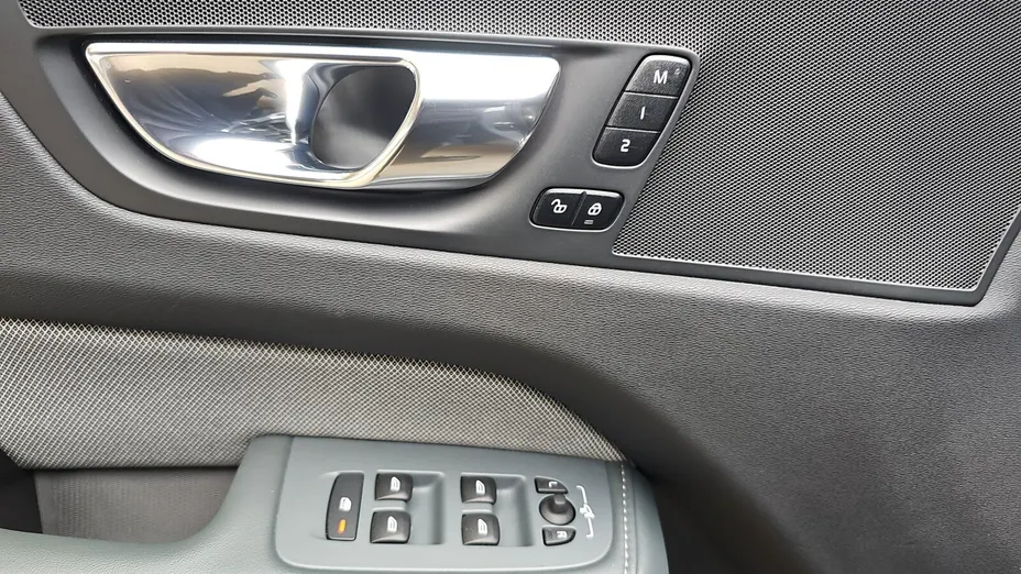 VOLVO XC60 XC60 B5 B AWD R-Design aut