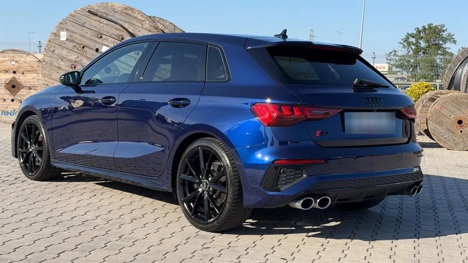 AUDI S3 -