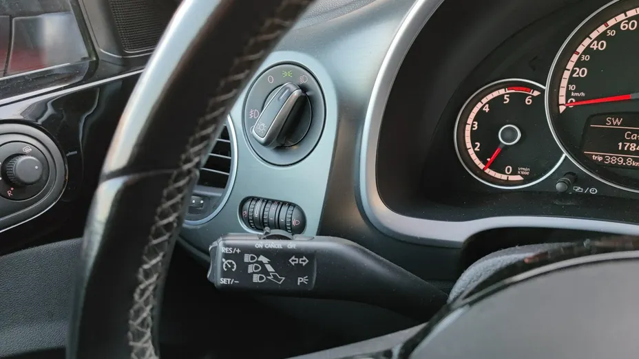 VOLKSWAGEN Beetle -
