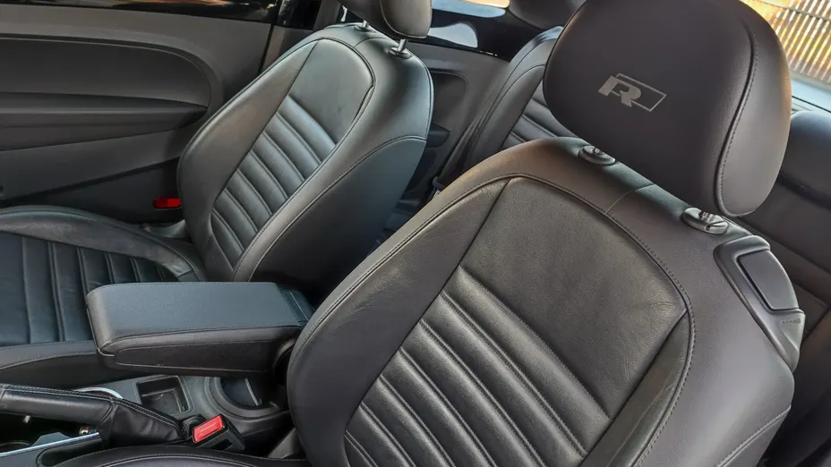 VOLKSWAGEN Beetle -