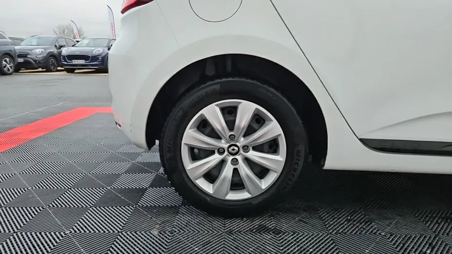 RENAULT Clio -