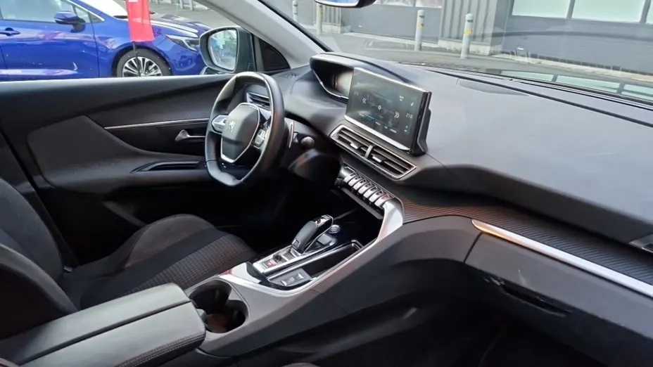 PEUGEOT 3008 -