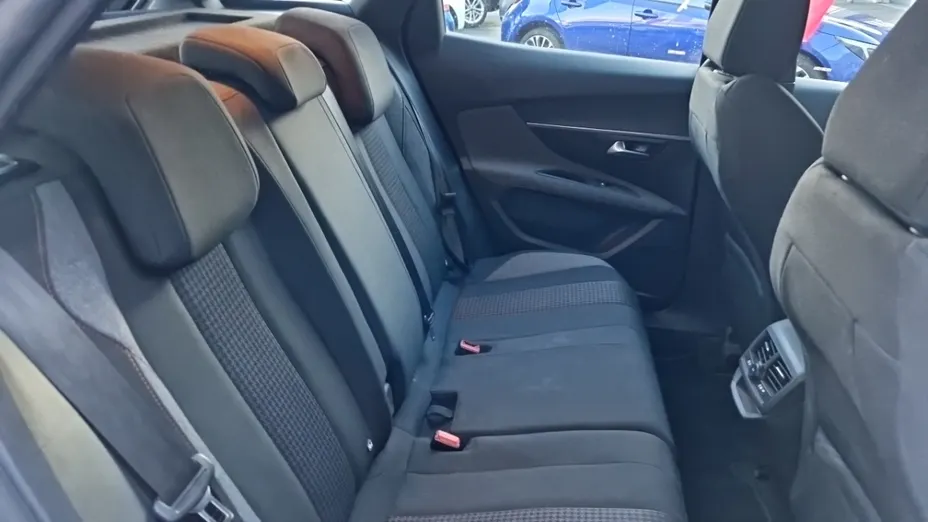 PEUGEOT 3008 -