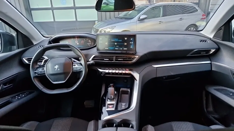 PEUGEOT 3008 -