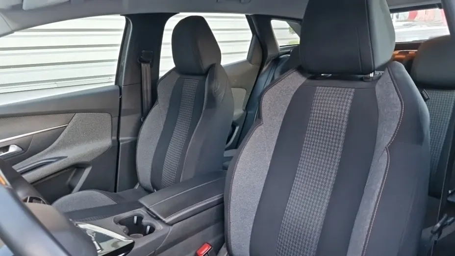 PEUGEOT 3008 -
