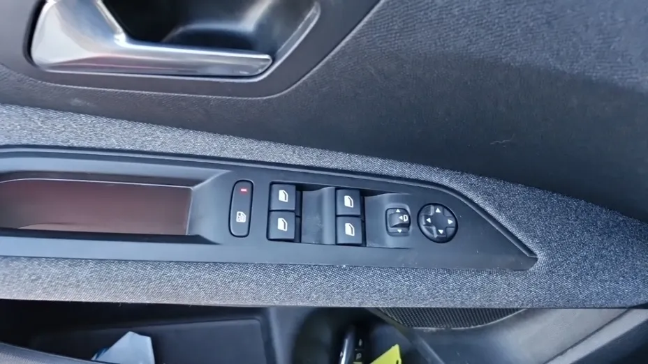 PEUGEOT 3008 -