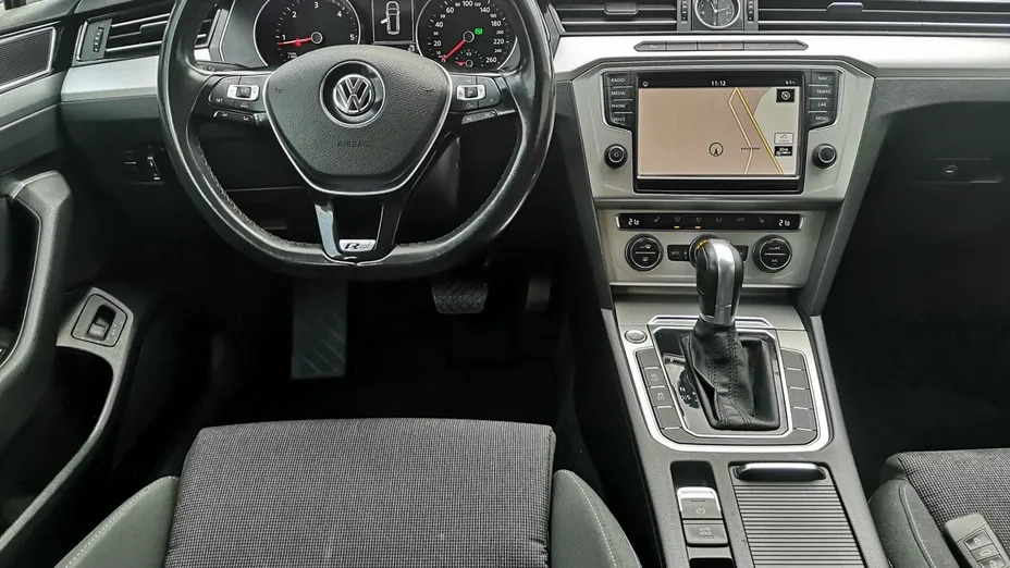 VOLKSWAGEN Passat -