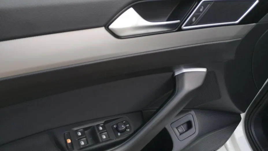 VOLKSWAGEN Passat -