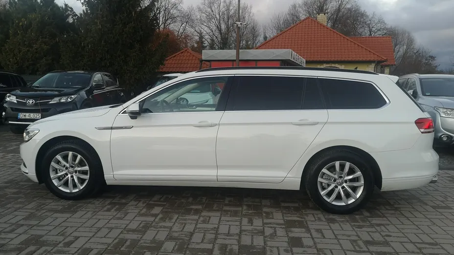 VOLKSWAGEN Passat -