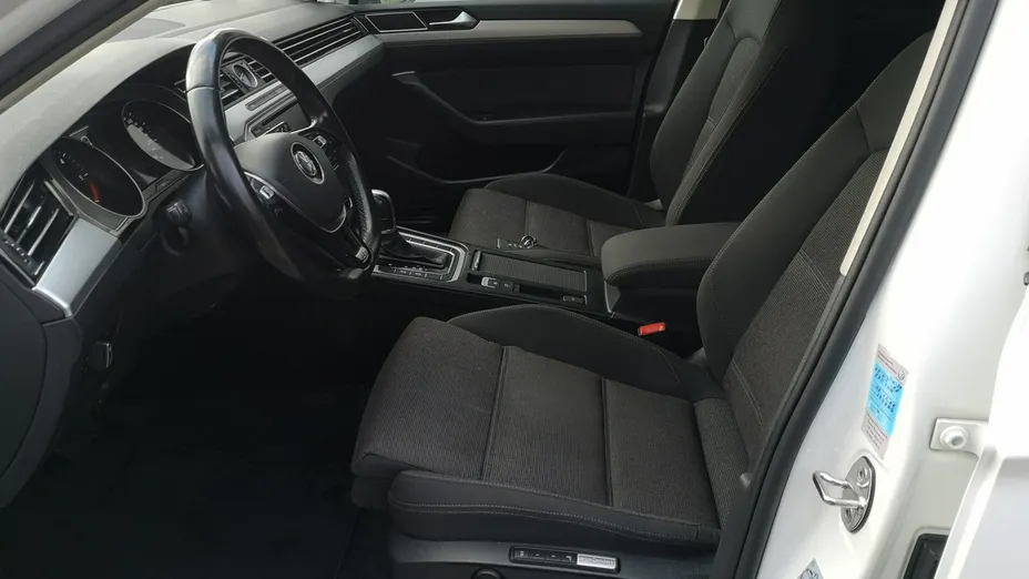 VOLKSWAGEN Passat -