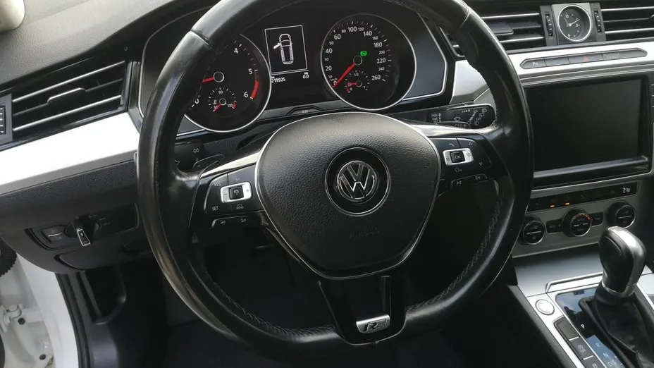 VOLKSWAGEN Passat -
