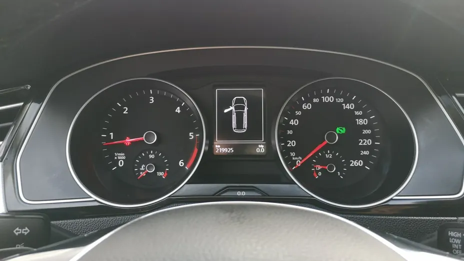 VOLKSWAGEN Passat -