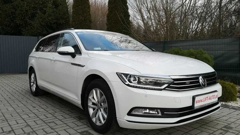 VOLKSWAGEN Passat -