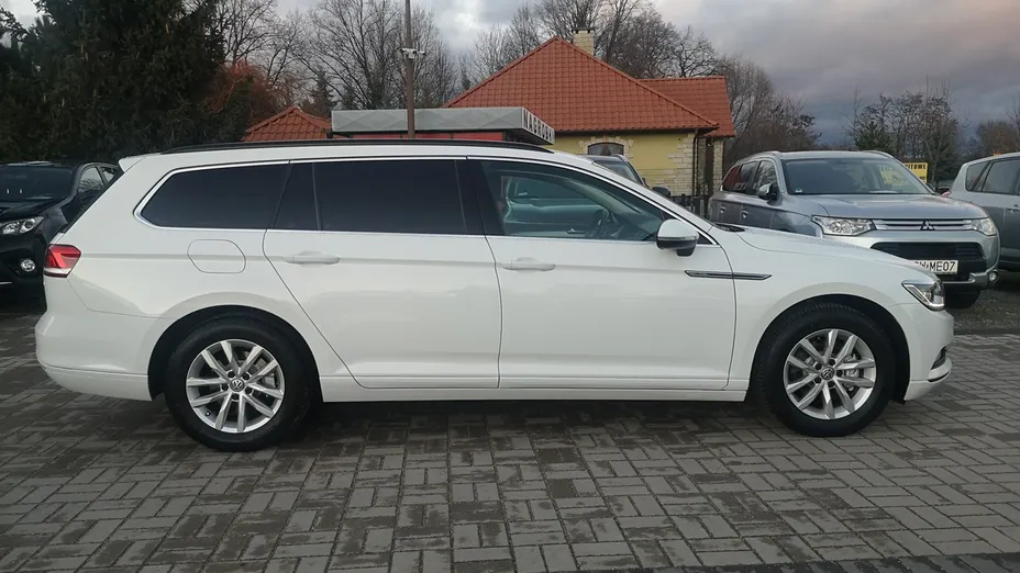 VOLKSWAGEN Passat -
